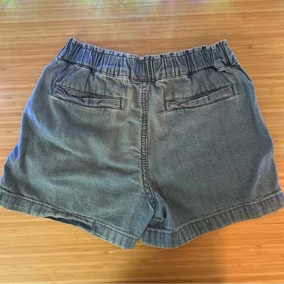 Gap, girls, size 8, soft denim shorts. - Picture 3 of 4